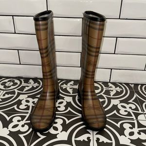Authentic Burberry rain boots. Women’s Size 6